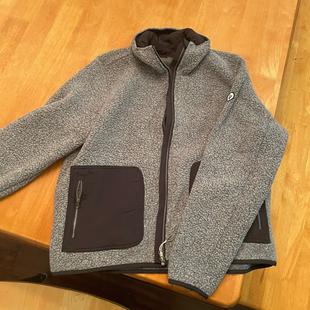 Vuori womens Alpine Sherpa Jacket in heather gray